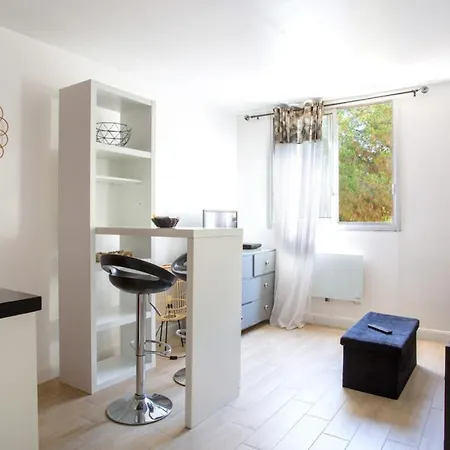 Apartment Charming Studio With Parking