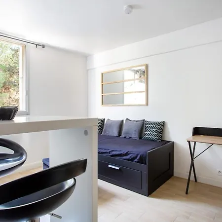 Charming Studio With Parking Apartment