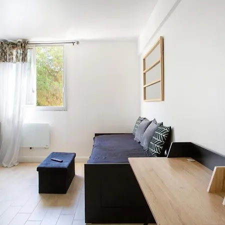 Charming Studio With Parking