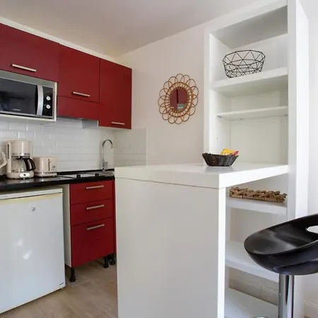 Charming Studio With Parking * Nice
