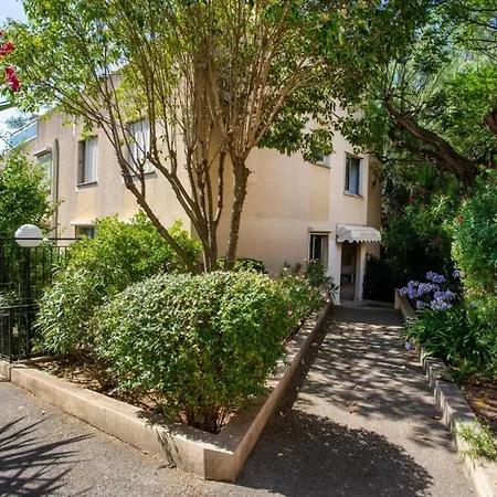 Charming Studio With Parking Apartment